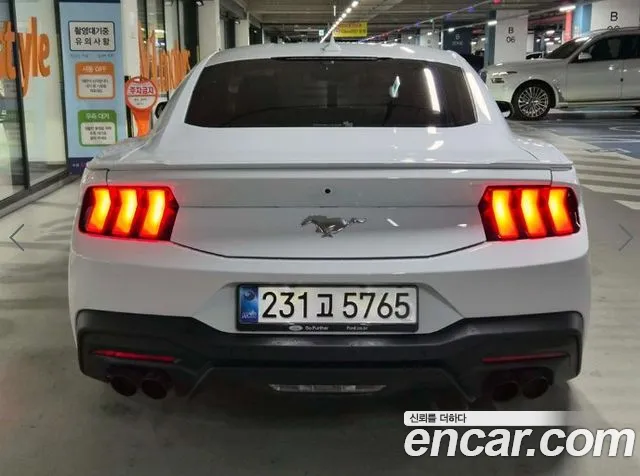 Ford Mustang — Фото автомобиля 5