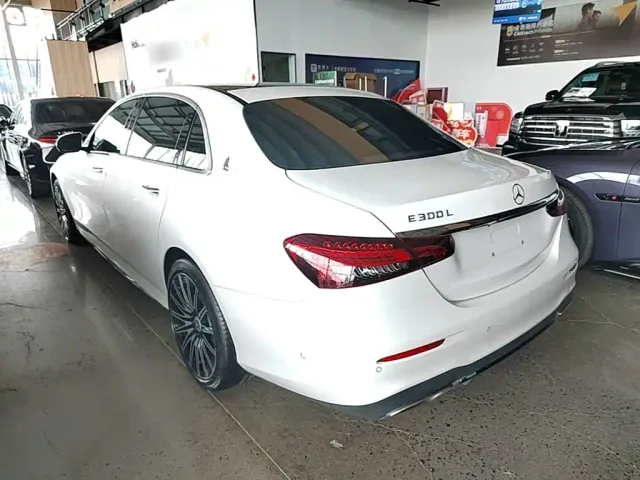 Mercedes-Benz E-Class — Фото автомобиля 4
