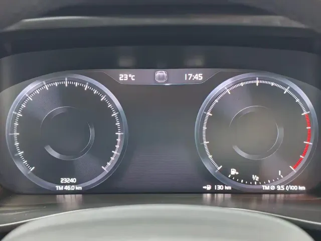 Volvo XC40 — Фото автомобиля 13