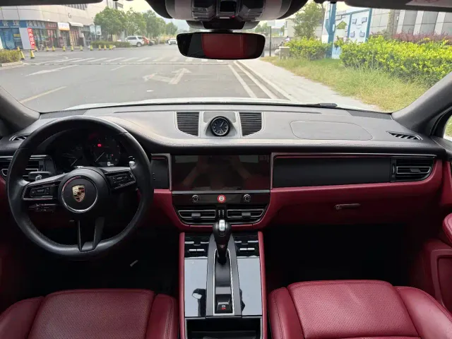 Porsche Macan — Фото автомобиля 10