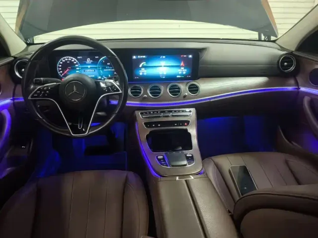 Mercedes-Benz E-Class — Фото автомобиля 5