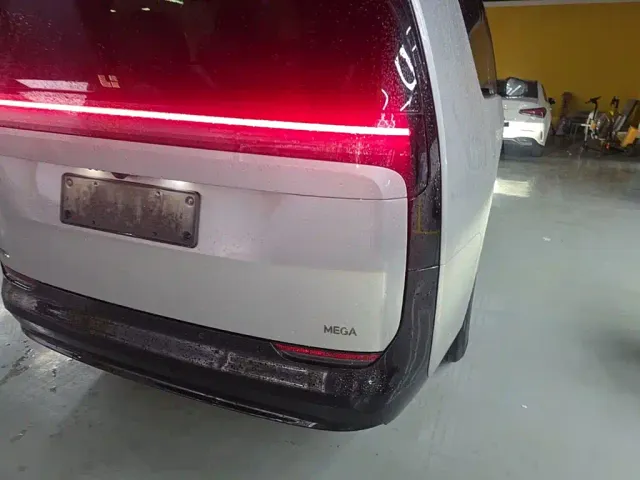 Li Auto MEGA — Фото автомобиля 7