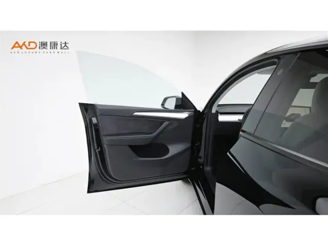 Tesla Model Y — Фото автомобиля 10