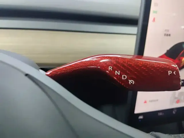 Tesla Model Y — Фото автомобиля 13