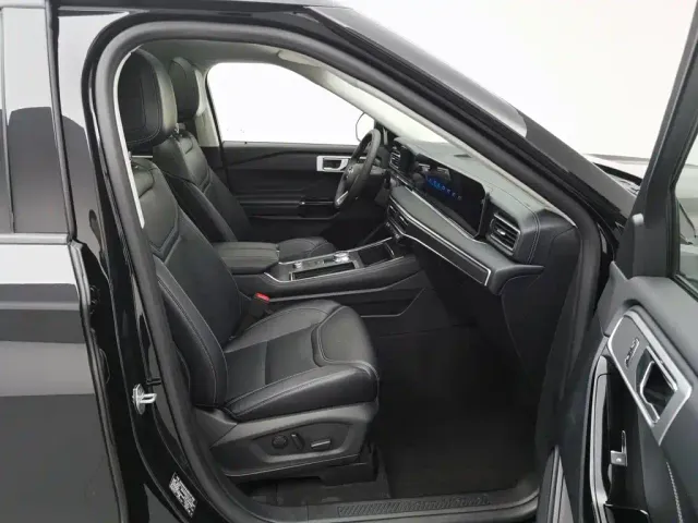 Ford Explorer — Фото автомобиля 23