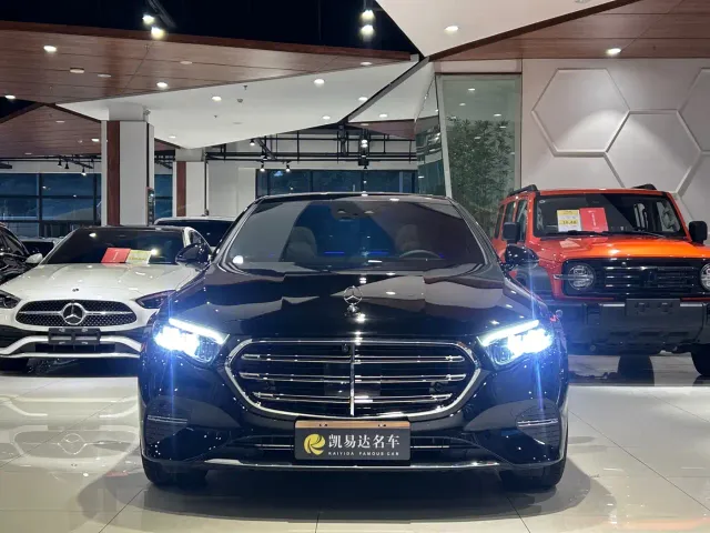Mercedes-Benz E-Class — Фото автомобиля 3