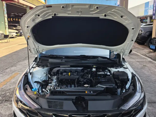 Hyundai Elantra — Фото автомобиля 14