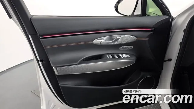 Genesis GV70 — Фото автомобиля 13