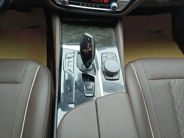 BMW 5 Series — Фото автомобиля 16