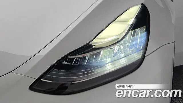 Tesla Model Y — Фото автомобиля 22