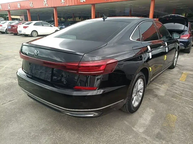 Volkswagen Passat — Фото автомобиля 4