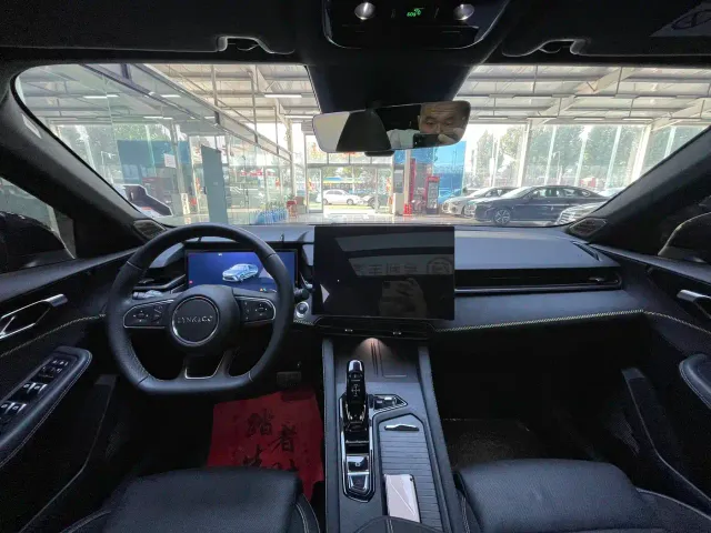 Lynk & Co 03 — Фото автомобиля 14