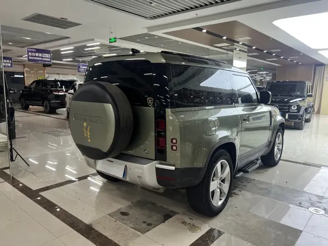 Land Rover Defender — Фото автомобиля 11