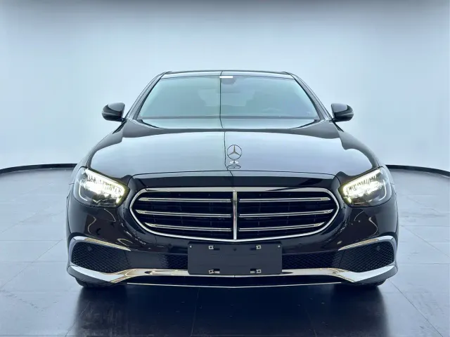 Mercedes-Benz E-Class — Фото автомобиля 2