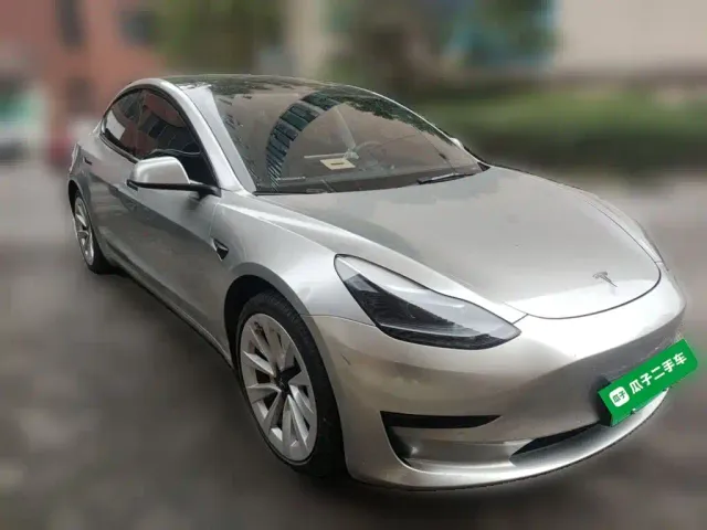 Tesla Model 3 — Фото автомобиля 3