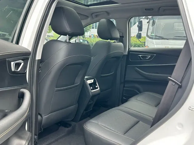 Chery Tiggo 8 — Фото автомобиля 6