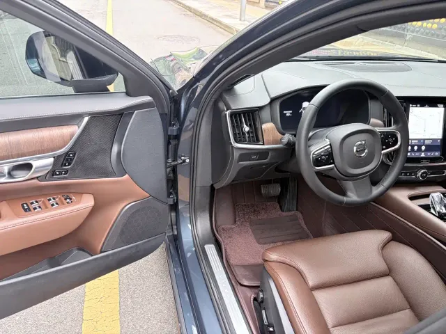 Volvo S90 — Фото автомобиля 11