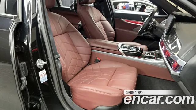 BMW 7-Series — Фото автомобиля 9