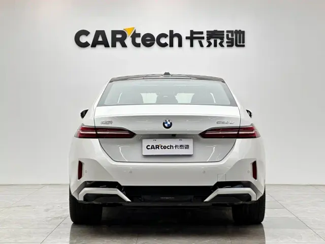 BMW 5 Series — Фото автомобиля 4