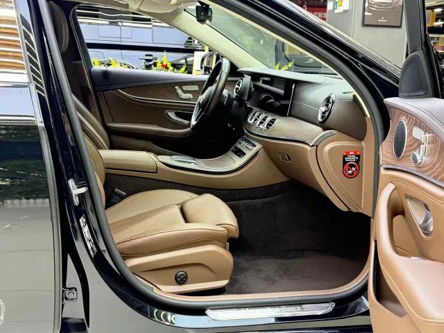 Mercedes-Benz E-Class — Фото автомобиля 15