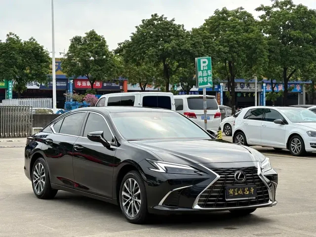 Lexus ES — Фото автомобиля 3