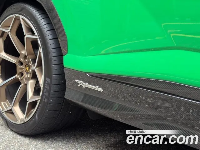 Lamborghini Urus — Фото автомобиля 17