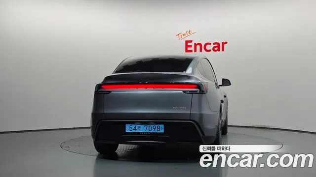 Tesla Model Y — Фото автомобиля 4
