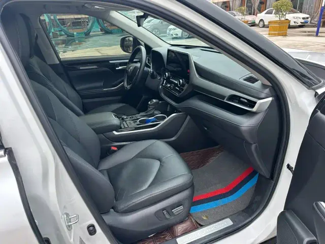 Toyota Highlander — Фото автомобиля 11