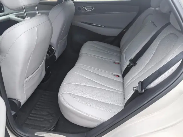 BYD Sealion 06 — Фото автомобиля 10