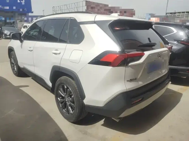 Toyota RAV4 — Фото автомобиля 4