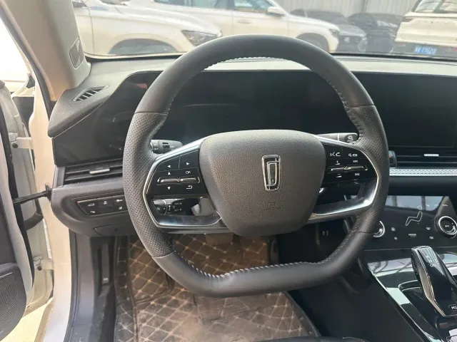 Bestune B70 — Фото автомобиля 5