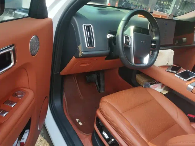 Li Auto L7 — Фото автомобиля 13