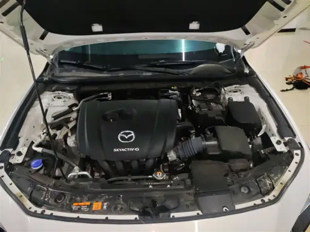 Mazda Axela — Фото автомобиля 19