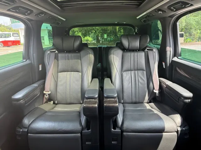 Toyota Alphard — Фото автомобиля 9