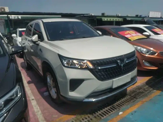 Wuling Asta — Фото автомобиля 3