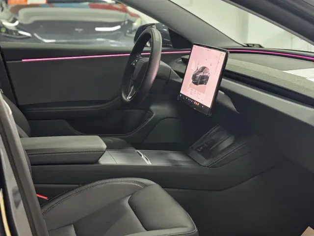 Tesla Model 3 — Фото автомобиля 12