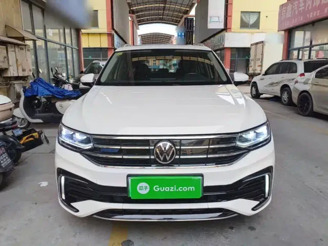 Volkswagen Tiguan L PHEV — Фото автомобиля 2