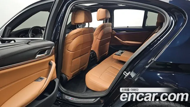 BMW 5 Series G30 — Фото автомобиля 16