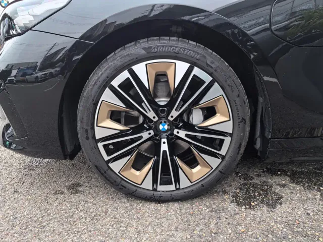 BMW i5 — Фото автомобиля 4