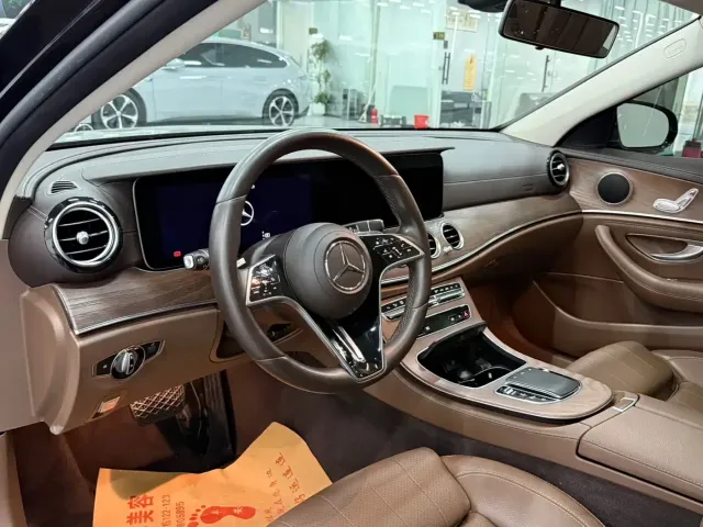 Mercedes-Benz E-Class — Фото автомобиля 4