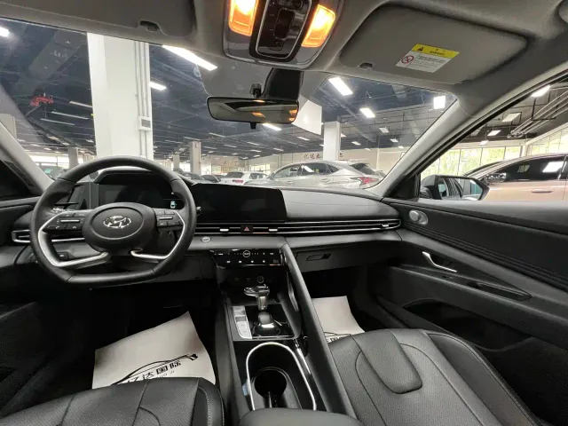 Hyundai Elantra — Фото автомобиля 24
