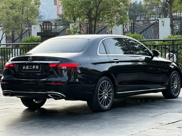 Mercedes-Benz E-Class — Фото автомобиля 4