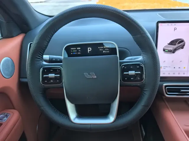 Li Auto L8 — Фото автомобиля 13