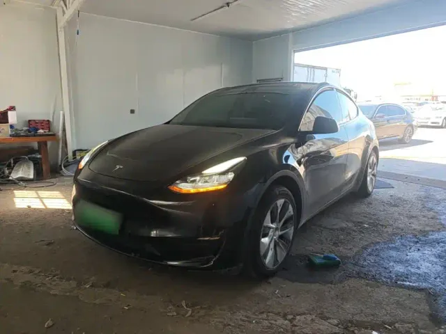 Фотография автомобиля — Tesla Model Y