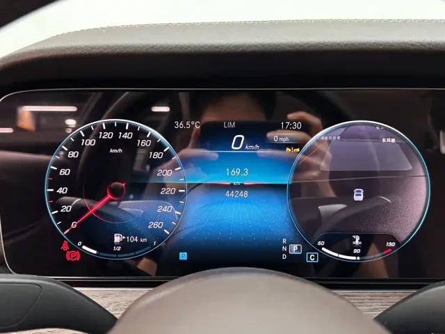 Mercedes-Benz E-Class — Фото автомобиля 14