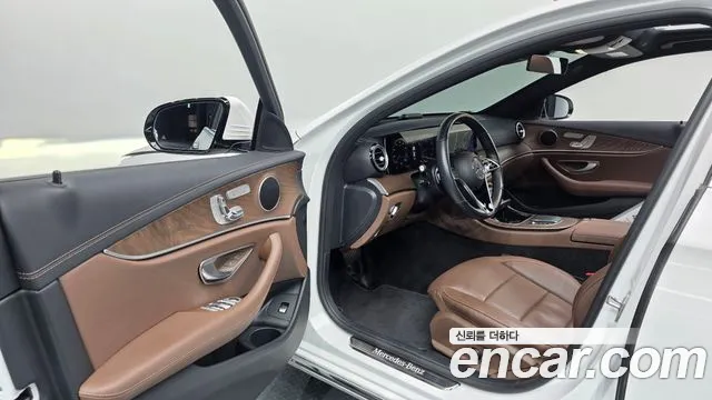 Mercedes-Benz E-Class — Фото автомобиля 10