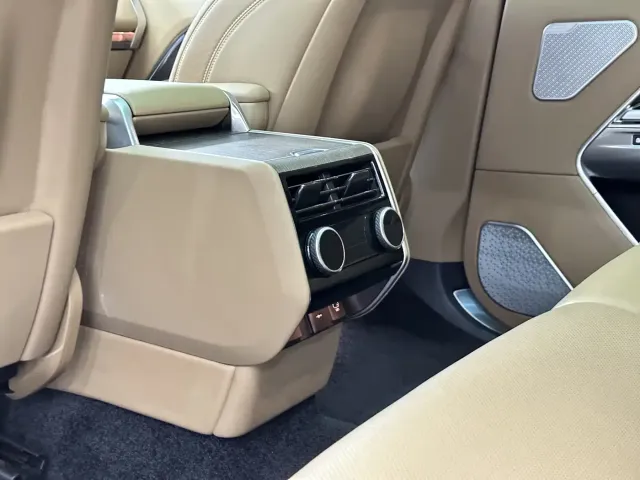 Land Rover Range Rover 2025 3.0 L6 400PS Flourishing Era Extended Wheelbase — Фото автомобиля 18
