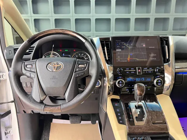 Toyota Alphard — Фото автомобиля 29
