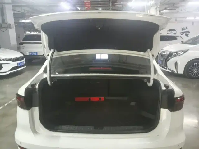 Geely Emgrand — Фото автомобиля 14