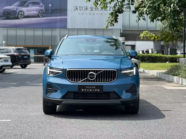Volvo XC40 — Фото автомобиля 2